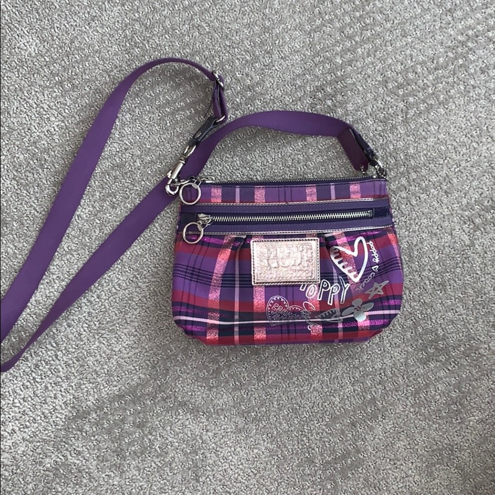 Coach purse, barely used, great condition!!